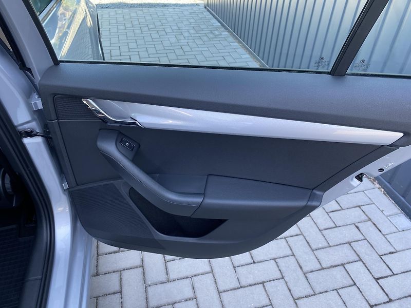 Škoda Octavia 1.4 TSI 103kW - 1xMAJ.-ALU-PDC - fotka 35 z 42