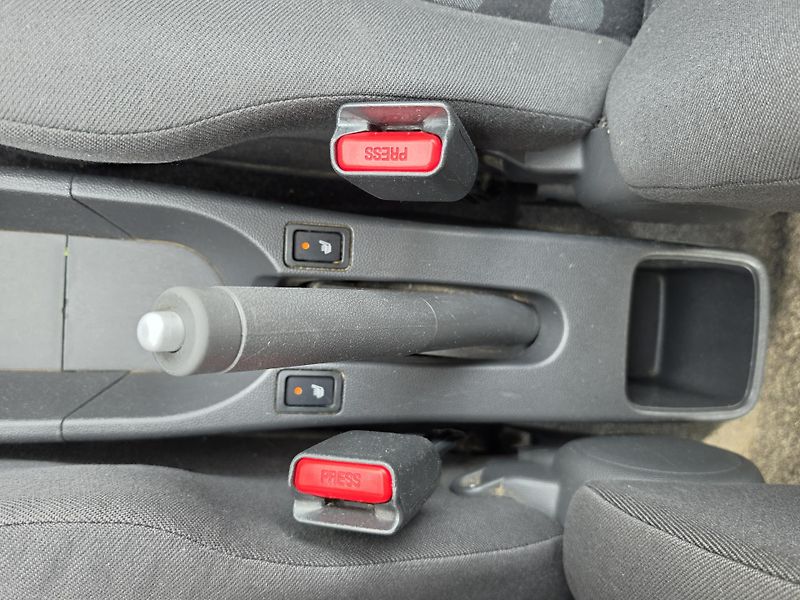 Suzuki Splash 1.2i 63kW KLIMA*REZERVACE* - fotka 22 z 46