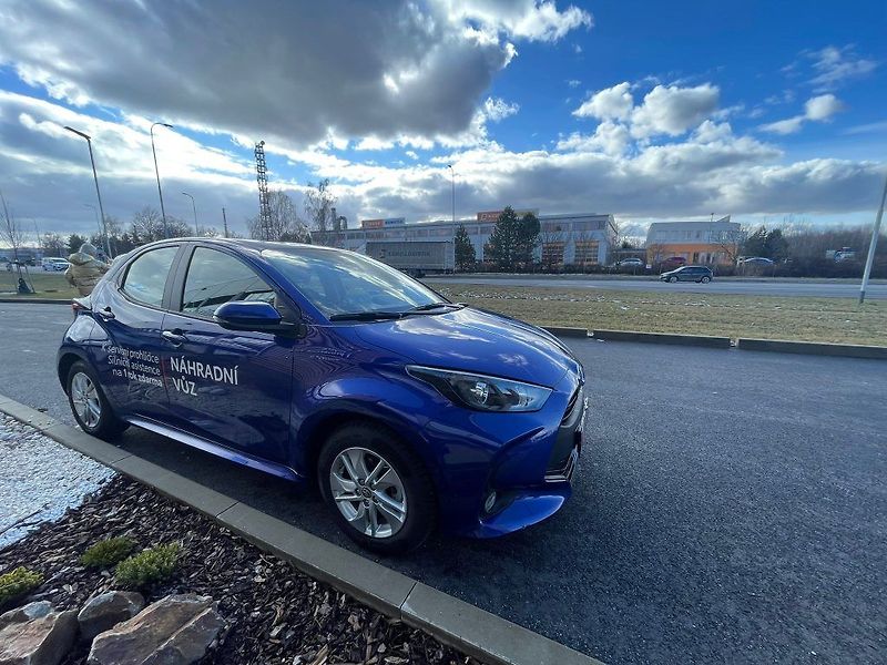 Toyota Yaris 1.5 Hybrid automat 116k Comfor - fotka 19 z 27