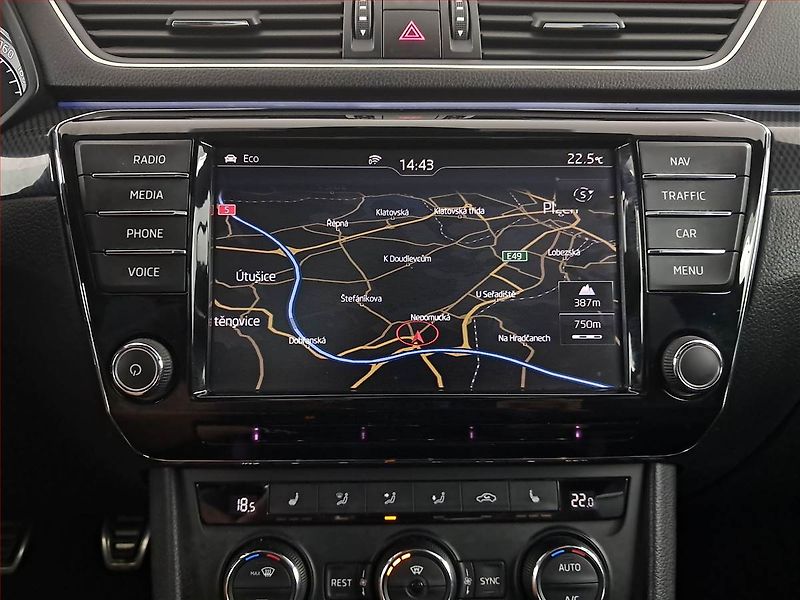 Škoda Superb (2017) Sportline 2.0 TDI, Kůže, Navi - fotka 13 z 20
