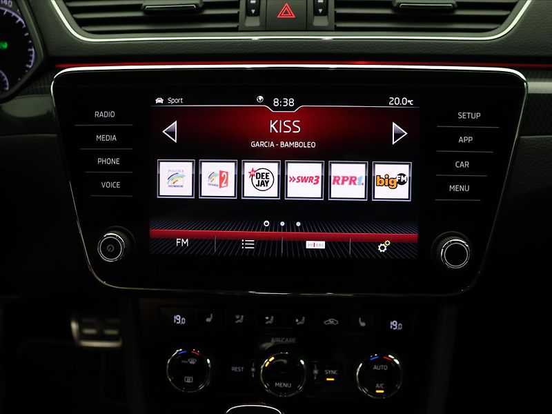 Škoda Superb 2.0 TSI 206kW DSG Sportline - fotka 18 z 30