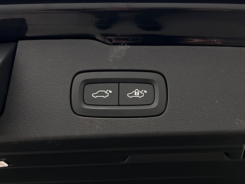 Volvo V60 B4 DARK PLUS AUT - fotka 44 z 45