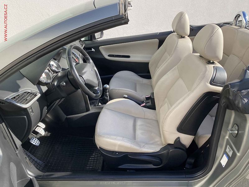 Peugeot 207 (2010) 1.6VTi CC, AC, park.asist - fotka 15 z 22