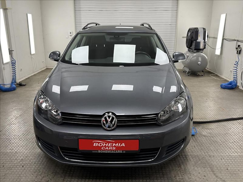 Volkswagen Golf 1,6 TDi 77 KW DSG NAVI PDC - fotka 2 z 31