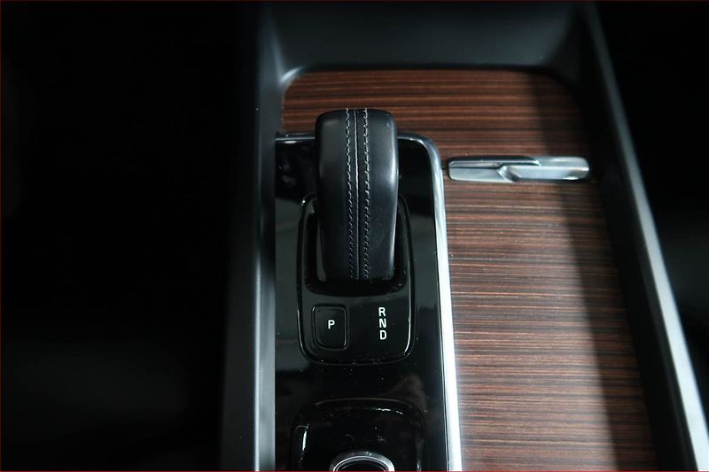 Volvo XC60 (2020) B4 AWD - fotka 13 z 17