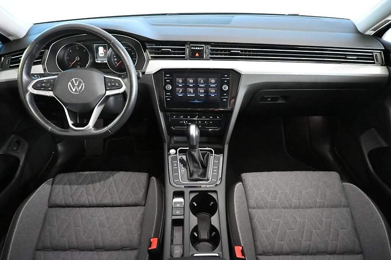 Volkswagen Passat (2023) 2.0 LED DSG ACC Kamera Tažné M - fotka 12 z 32