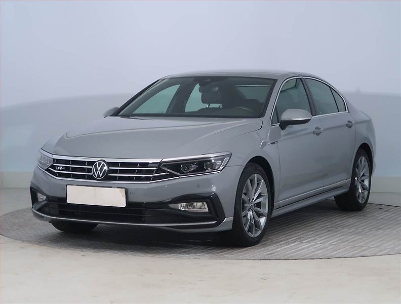 Volkswagen Passat (2022) R-Line 2.0 TSI - fotka 2 z 23