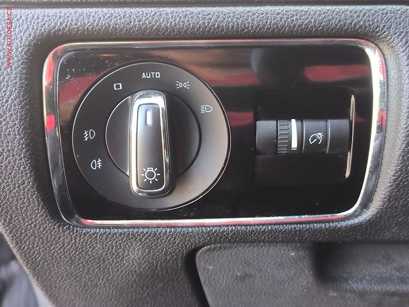 Škoda Superb (2014) 2.0 TDi, Elegance, TZ - fotka 17 z 19
