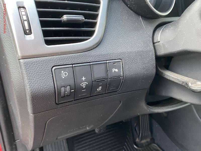 Hyundai i30 (2014) 1.6 GDi, ČR, autoAC - fotka 15 z 16
