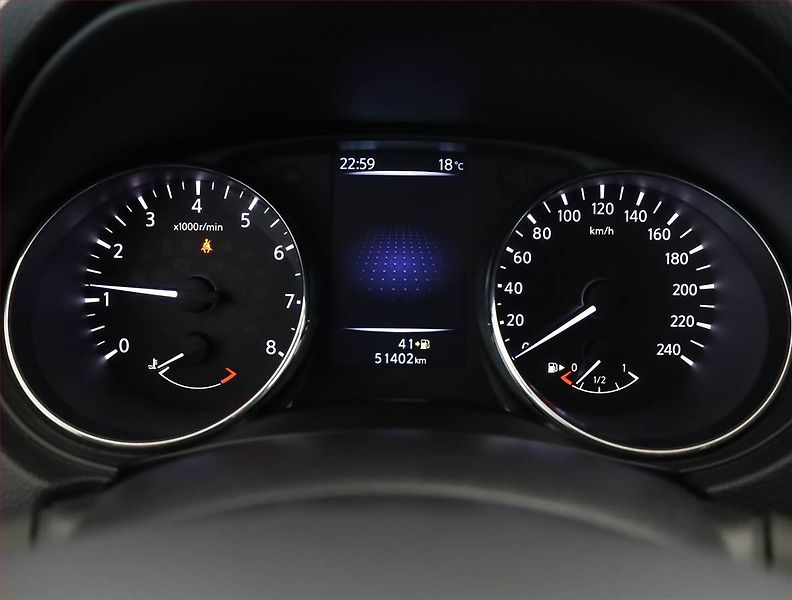 Nissan Qashqai (2016) 1.6 DIG-T, ČR,1.maj - fotka 9 z 17