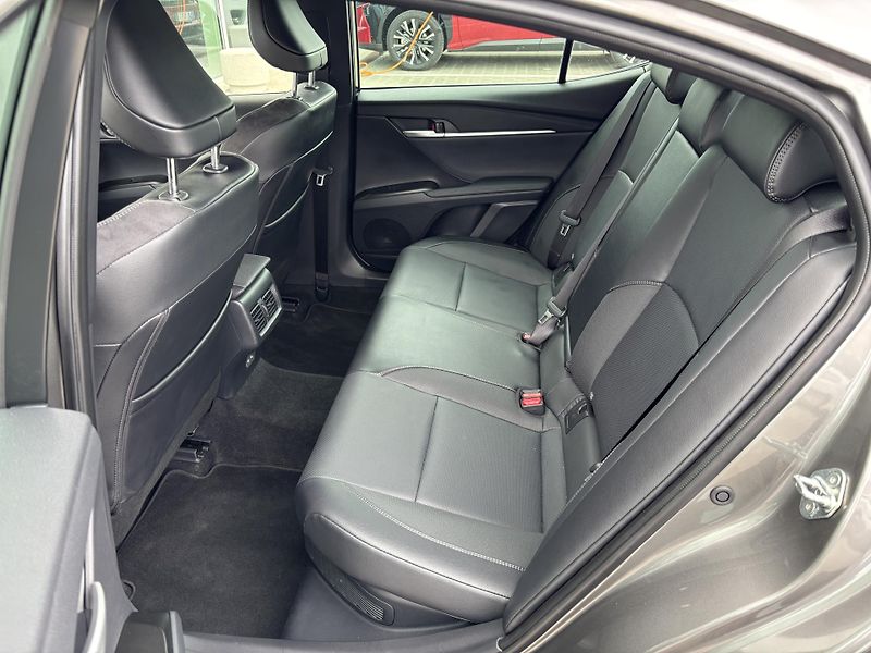 Toyota Camry (2025) PRESTIGE 2.5 HEV AT - fotka 8 z 14
