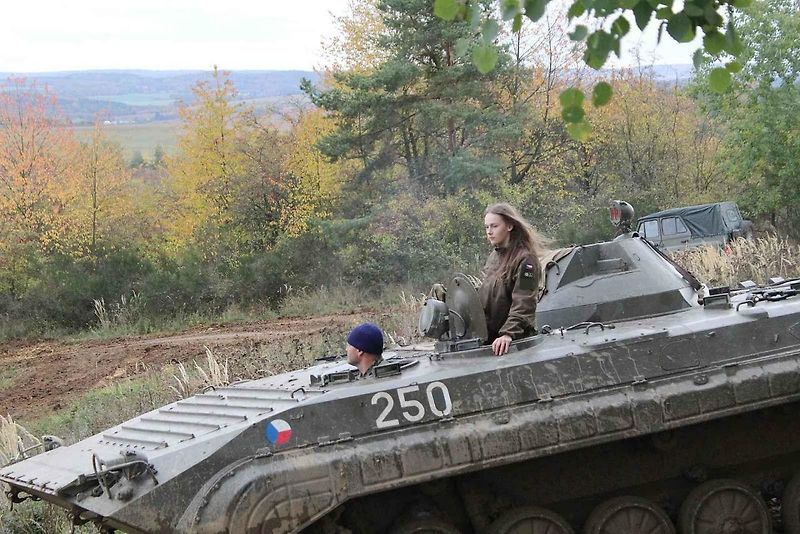 Setkání s názvem Kozinec, které se uskutečňuje dvakrát do roka, vždy na jaře a na podzim, je pro vyznavače vojenské historické techniky plné zážitků.