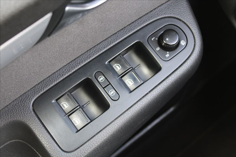 Volkswagen Sharan 2,0 TDI  AUTOMAT,7 MÍST - fotka 18 z 26