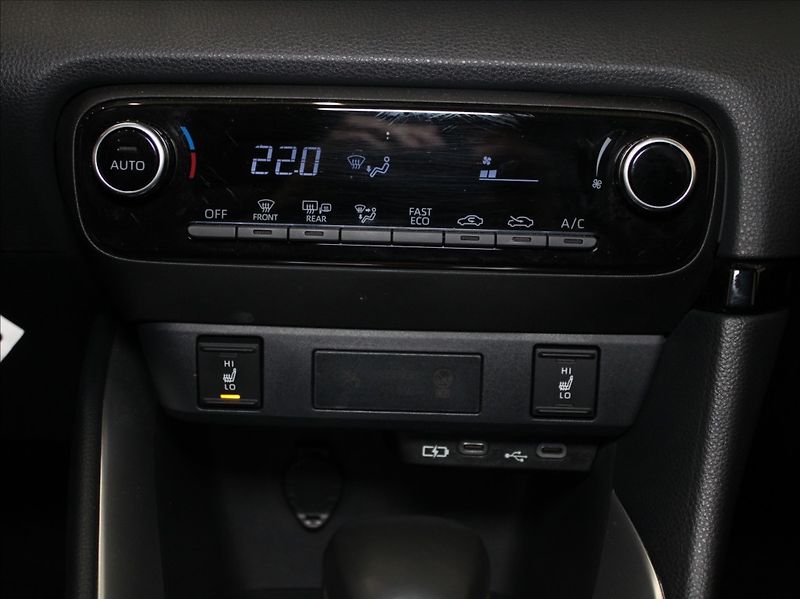 Mazda 2 Hybrid 1,5 HEV Centre-Line 12 690km - fotka 13 z 21