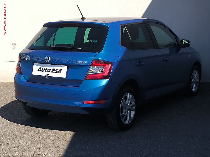 Škoda Fabia (2019) 1.0 TSI, 2.maj,ČR, LED - fotka 4 z 21