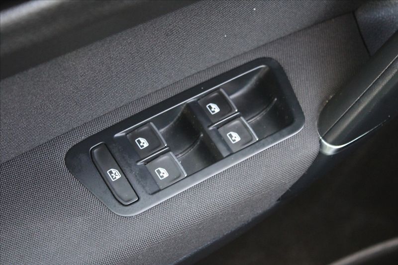 Volkswagen Golf Sportsvan 2,0 TDI  HIGHLINE - fotka 17 z 30