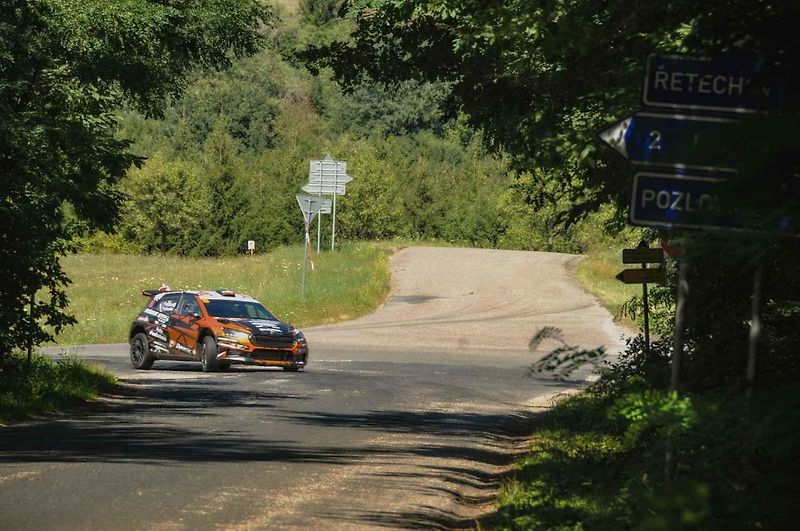 V rámci přípravy na víkendový 53. ročník Barum Czech Rally Zlín absolvovala třicítka pilotů úterní test na trati Ludkovice - Biskupice.