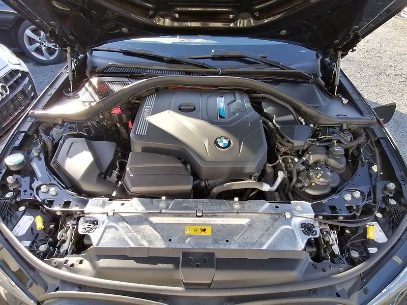 BMW Řada 3 (2023) 320e M-Sport PHEV - fotka 46 z 47