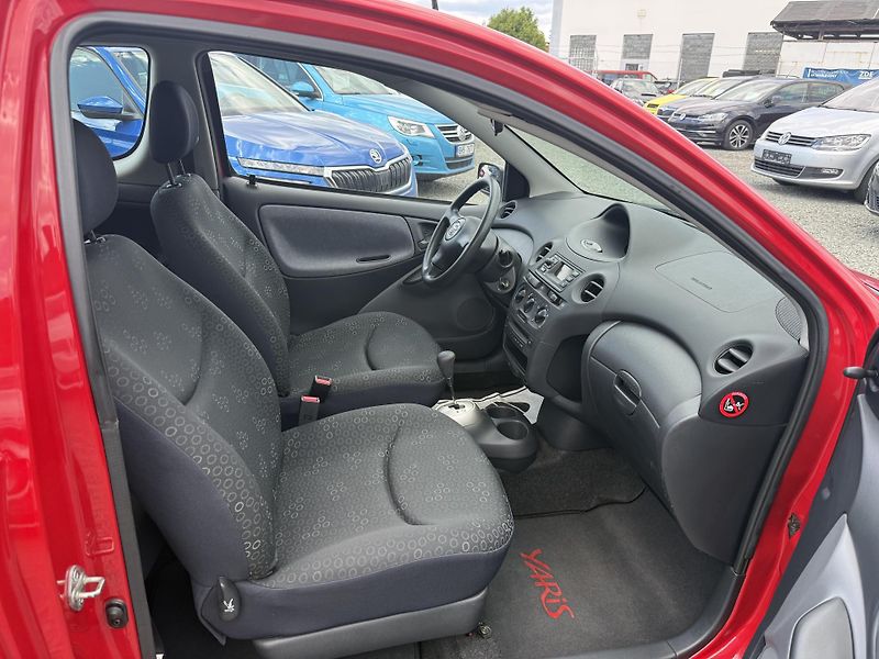 Toyota Yaris 1.0 VVT-i AUTOMAT - fotka 9 z 12