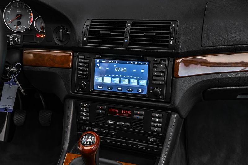 BMW M5 - fotka 16 z 22