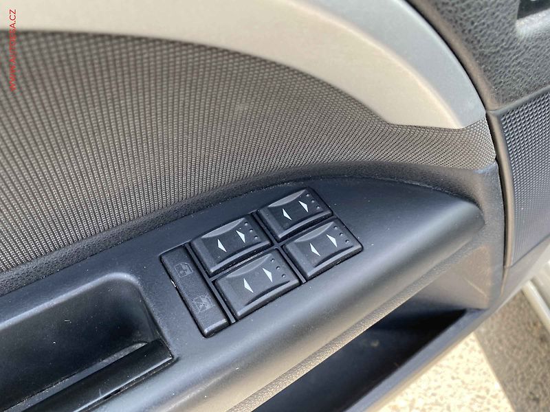 Ford Mondeo (2007) 1.8i, Futura X, +ALU - fotka 11 z 13