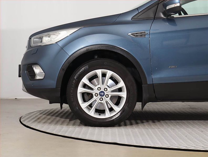 Ford Kuga (2019) 2.0 TDCi, 4X4, Automat, Kůže - fotka 15 z 25