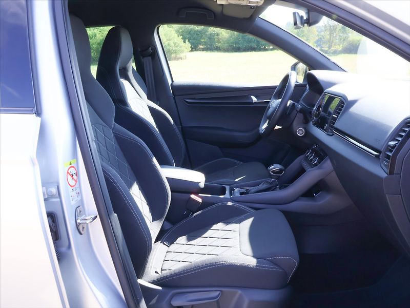 Škoda Karoq 2,0 2.0 TDI Sportline 4x4 DSG - fotka 14 z 35