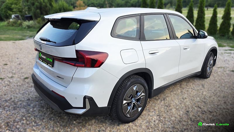 BMW iX1 (2023) xDrive30 - fotka 2 z 15