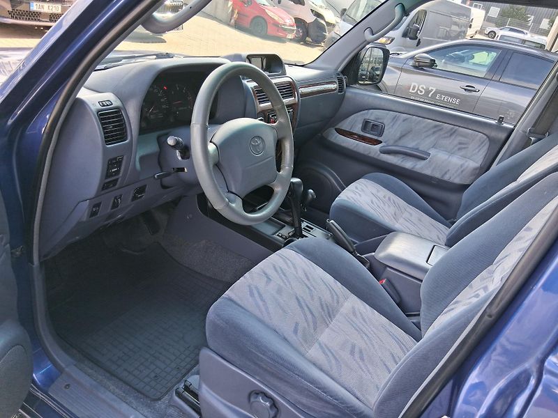 Toyota Land Cruiser 3.0 TD GX 4x4 92 kW  - fotka 10 z 24