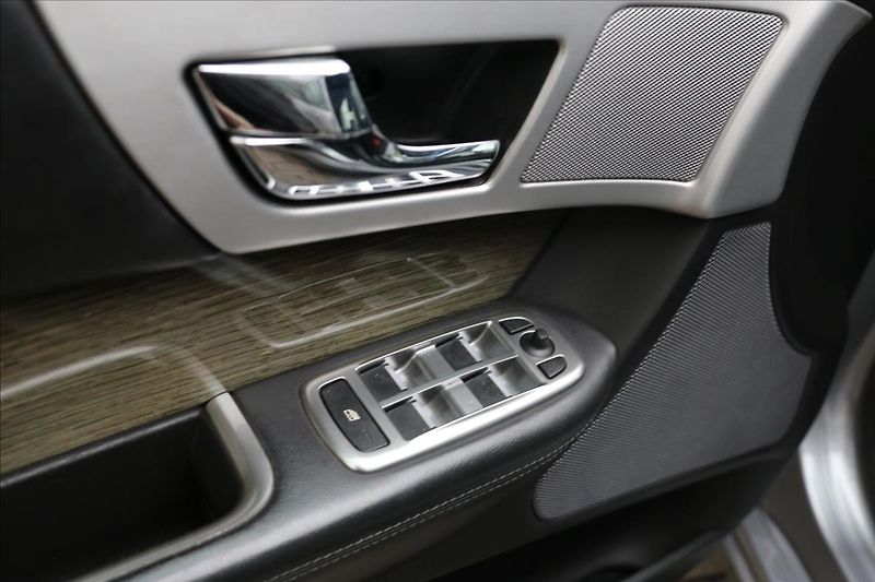 Jaguar XF 3,0 ČR, Automat, Navigace - fotka 18 z 46