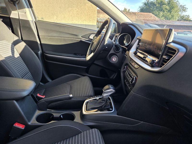 Kia Ceed 1.5-V ZÁRUCE-AUTOMAT - fotka 26 z 29