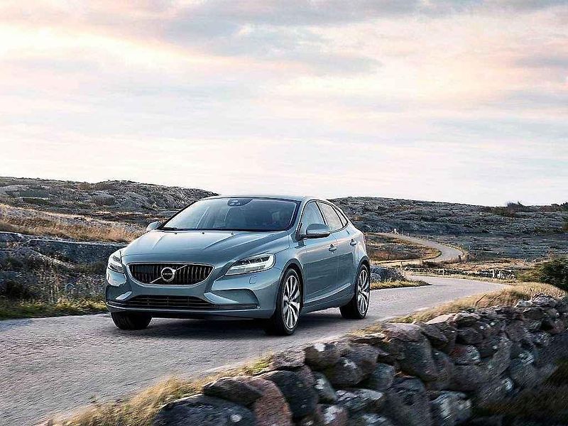 Volvo V40.