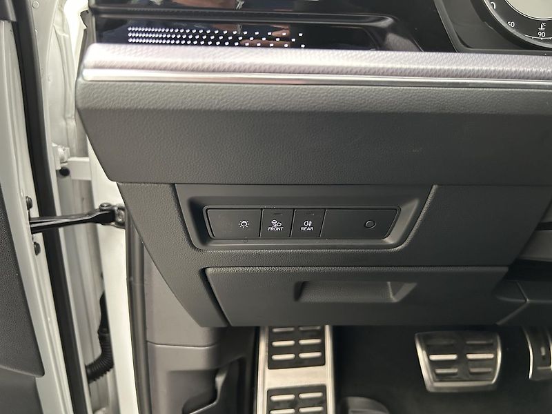 Volkswagen Touareg 3.0 TDi 4x4 R-Line - fotka 13 z 29