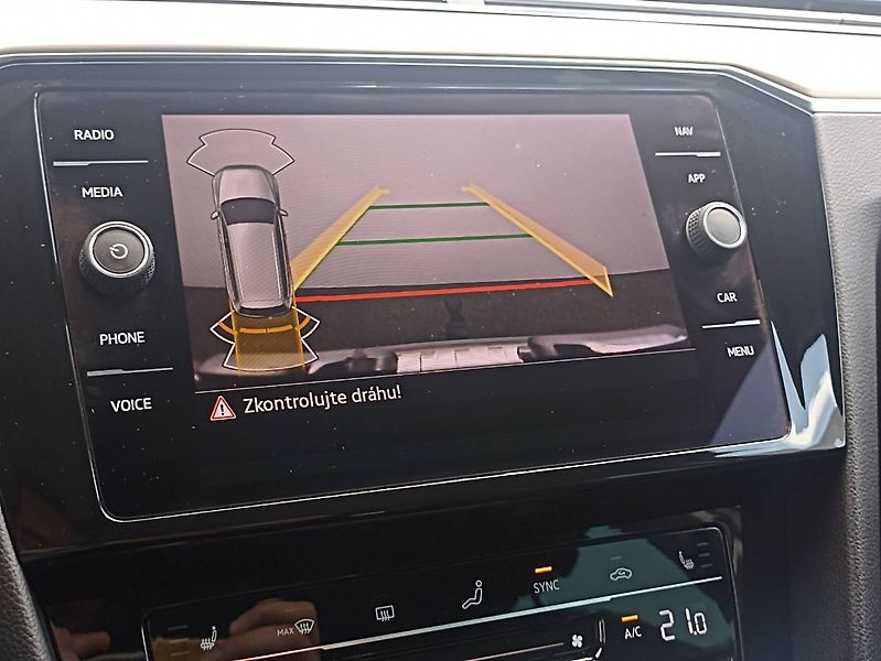 Volkswagen Passat (2023) 2.0 TDI 4x4 147kW Webasto Tažn - fotka 9 z 35