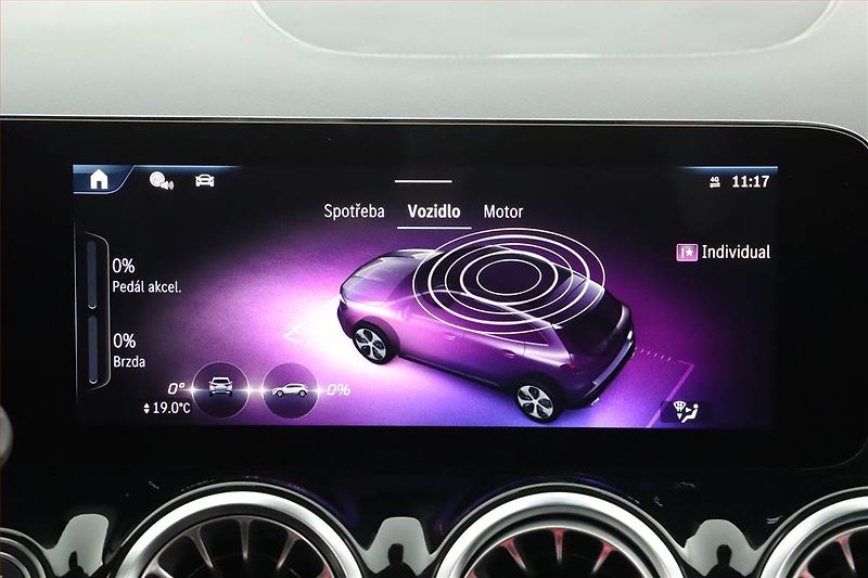 Mercedes-Benz GLA (2025) 200 d - fotka 17 z 28