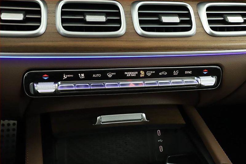 Mercedes-Benz GLS (2025) 450 d 4MATIC, AMG, KEYLESS - fotka 30 z 31
