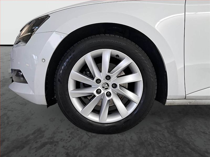 Škoda Superb (2016) 2.0 TDI, Navi, Bi-Xenony - fotka 15 z 18