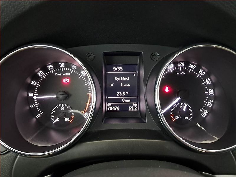 Škoda Yeti (2015) 2.0 TDI, 4X4, Tempomat - fotka 11 z 16