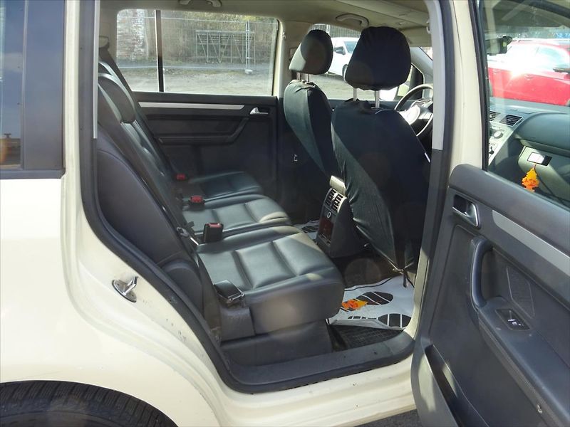 Volkswagen Touran 1,6 TDi 77 kW - fotka 12 z 25