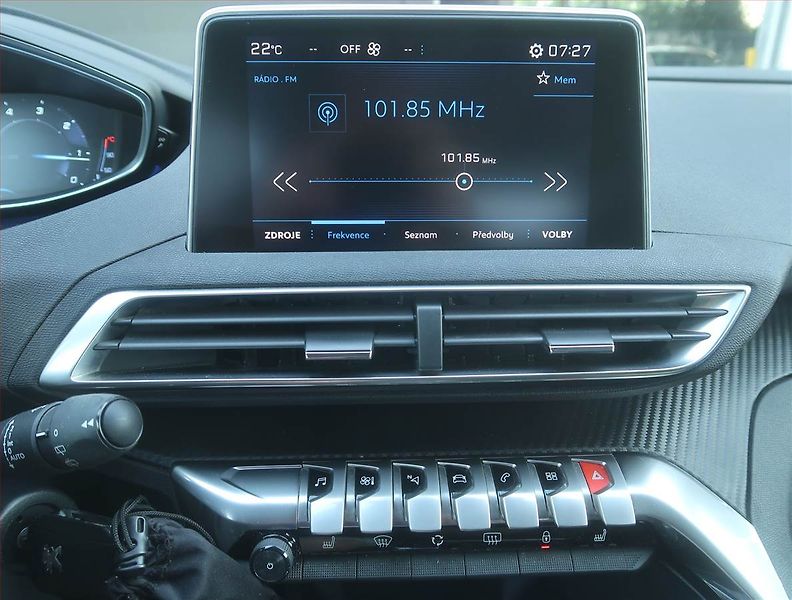 Peugeot 3008 (2018) 1.6 BlueHDi, Automat - fotka 12 z 17