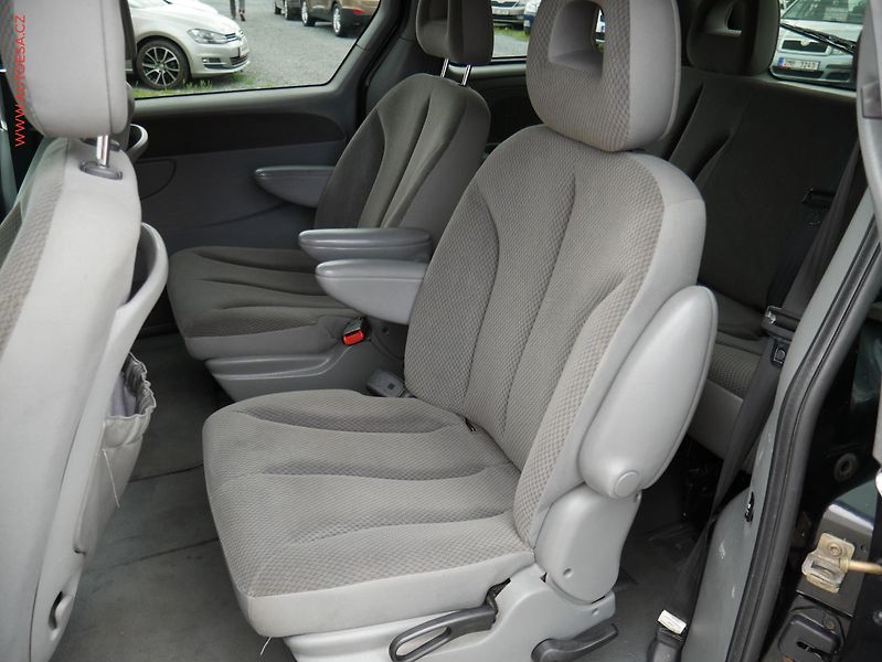 Chrysler Voyager (2005) 2.8CRD, AT, autoAC - fotka 10 z 16