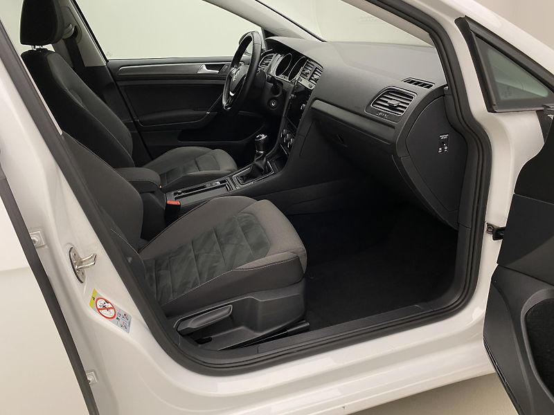 Volkswagen Golf 1.6TDI 85kW CZ REZERVACE - fotka 23 z 45