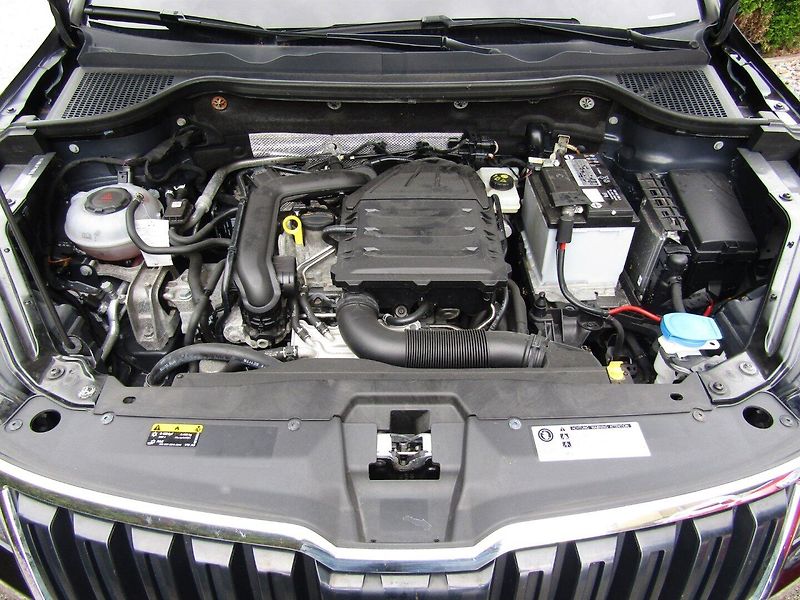 Škoda Karoq (2019) 1.0 TSI 85kW ACC + KAMERA - fotka 41 z 43