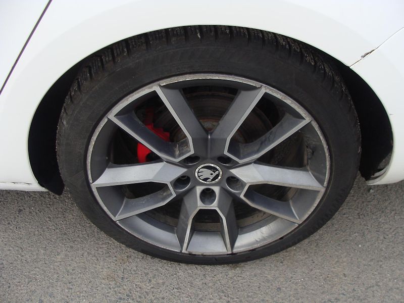 Škoda Octavia 2.0 TDi, 135 kW, RS, klima - fotka 26 z 26