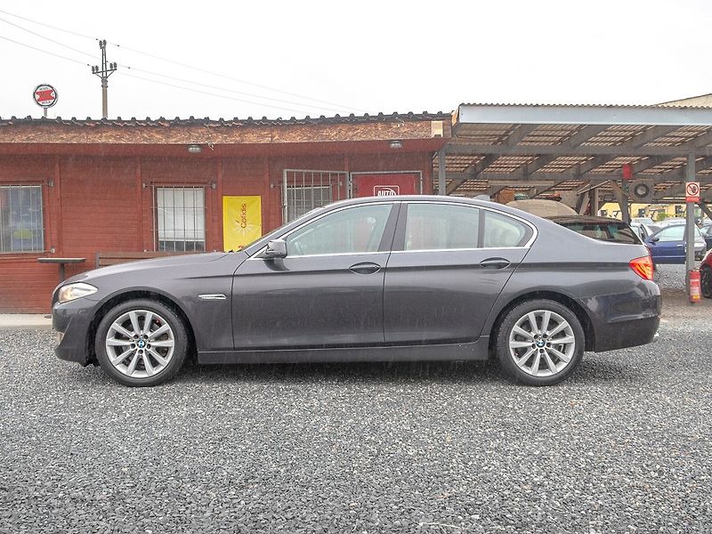 BMW Řada 5 (2010) 3.0i mat – NAVI - fotka 8 z 49