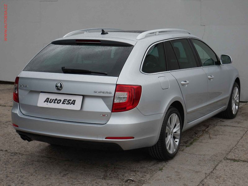 Škoda Superb (2014) 2.0 TDi 4x4, DSG, panor, navi - fotka 6 z 19
