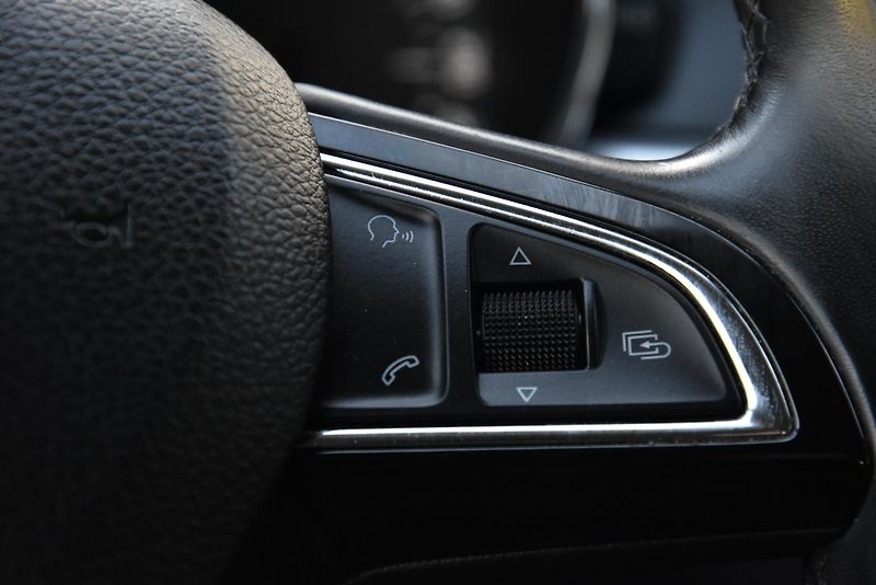 Škoda Superb 2.0 TDi CR,NAVI,VÝHŘEV,XENONY - fotka 15 z 45