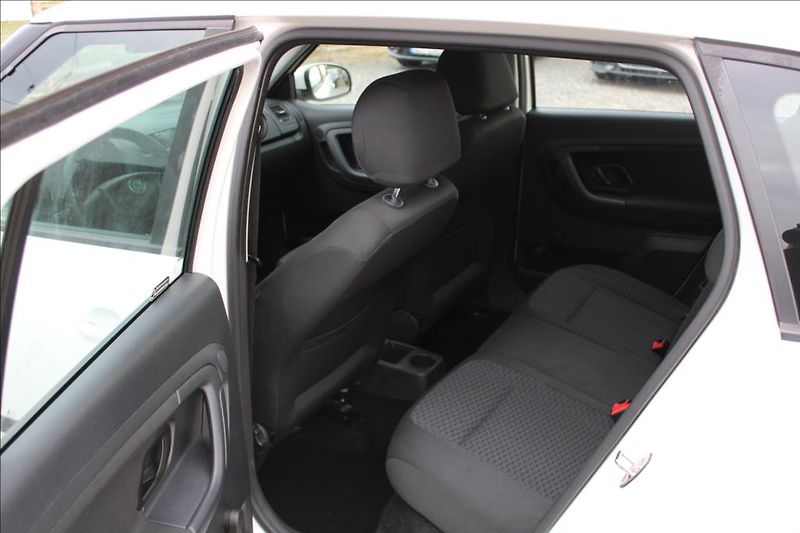 Škoda Fabia 1,6 TDi  KLIMA, STK 10/2028 - fotka 11 z 20