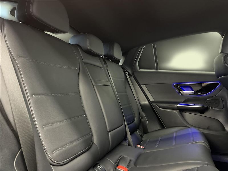 Mercedes-Benz GLC 300e 4MATIC kupé s hybridní te - fotka 19 z 22