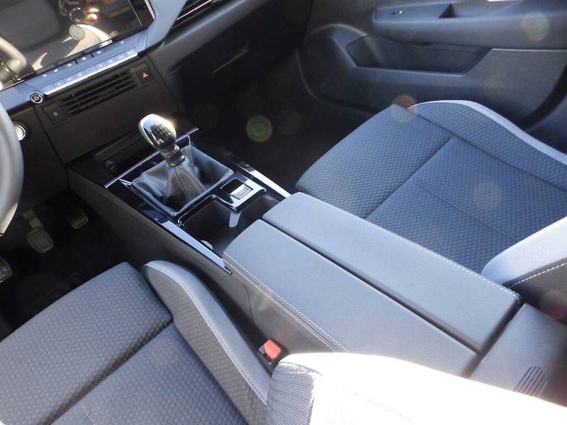 Opel Astra (2026) Edition HB 1.2 TURBO (96kW) - fotka 20 z 30